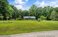 748 Christenson Rd, Deer Lodge, TN 37726