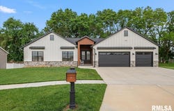 55 Firefly Court, Chatham, IL 62629