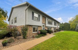 10248 W Parkedge Cir, Franklin, WI 53132