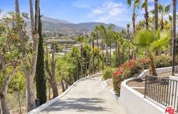 567 Lone Oak Dr, Thousand Oaks, CA 91362