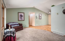 310 Haralson Ln, La Crescent, MN 55947
