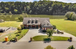 2760 River Island Blvd, Kodak, TN 37764
