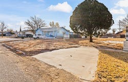 811 17th St, Seagraves, TX 79359