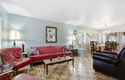 921 E 14 St, Hialeah, FL 33010