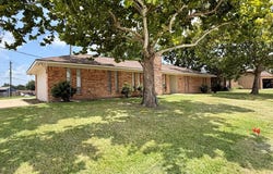 403 Lotus, Lake Jackson, TX 77566