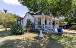 301 Holly Ave, Luling, TX 78648