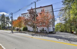 96 River Road, Manchester, NH 03104