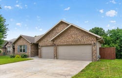 831 N Grapevine Road, Springfield, MO 65802