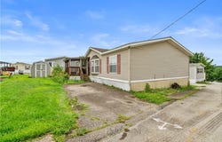 736 Regent Dr, Washington, PA 15301