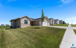 2612 S Galena Ave, Sioux Falls, SD 57110