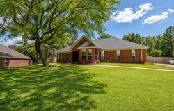 204 Boulder Ridge Cir., Texarkana, AR 71854