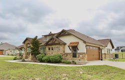 121 Valley View Dr, La Vernia, TX 78121