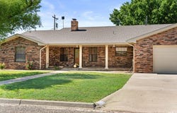 512 E 17TH St, Portales, NM 88130