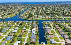 907 SE 33rd Terrace, Cape Coral, FL 33904