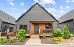 400 Poolside Pass, Hollister, MO 65672