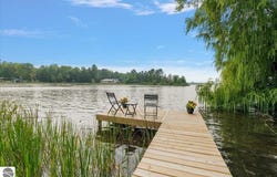 407 N Twin Pines Drive, Lake Leelanau, MI 49653