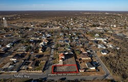 S 19th, Carrizo Springs, TX 78834