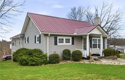 27 Bock Ln, Baden, PA 15005