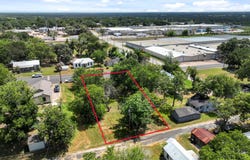 1015 Anderson St, Schulenburg, TX 78956