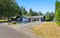 885 Oakway Dr, CoosBay, OR 97420