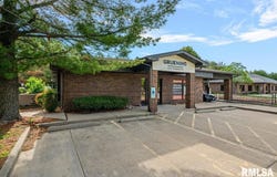1124 Centre W Drive, Springfield, IL 62704