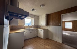 715 W Davis Street, Memphis, TX 79245