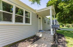 1318 E Cozy Street, Springfield, MO 65804