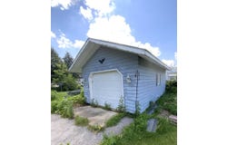 307 7th Ave NW, Independence, IA 50644