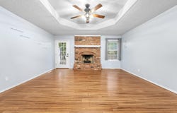 1740 N Pine Street, Marshfield, MO 65706