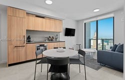 121 NE 5th St, Miami, FL 33132