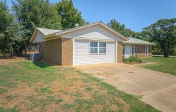 116 S Cimarron Drive, Perkins, OK 74059