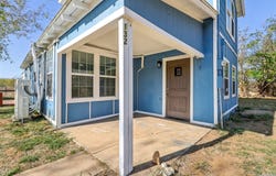 132 RENFRO DR, Devine, TX 78016-2414