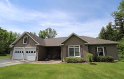 905 Dairninaka Drive, Derby, VT 05829