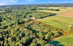 9900 E Homestead Rd, Dix, IL 62830