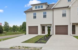 336 Legends Cir, Baxter, TN 38544