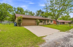 200 E Plum Avenue, De Leon, TX 76444