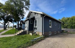 615 2nd Ave NE, Devils Lake, ND 58301