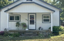 102 Broadway Street, Exeter, MO 65647