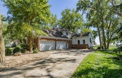 978 Wynstone Dr, Jefferson, SD 57038
