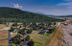 536 SNAKE RIVER Drive, Alpine, WY 83128