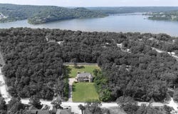 1318 Oakwood Drive, Hollister, MO 65672