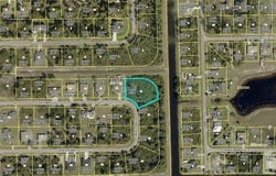 685/687 Chestnut Street E, Lehigh Acres, FL 33974