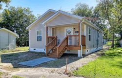 215 W James St., Mullins, SC 29574