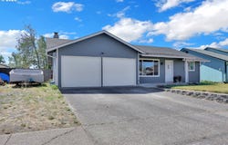 326 38TH Pl, Springfield, OR 97478