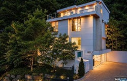 31A Casta Lane, Edgewater, NJ 07020