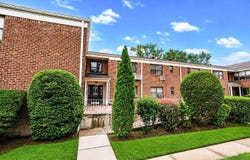 1205 E Broadway, Hewlett, NY 11557