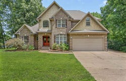 104 SPRINGBROOK Dr, Jackson, TN 38305-6230