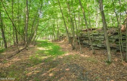 High Ridge Ct, Dingmans Ferry, PA 18328