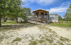 478 Cardinal Dr, Paige, TX 78659