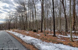 Eagle Path lot: 28, Bushkill, PA 18324
